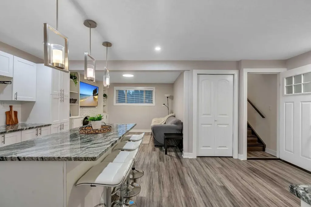4143 Varsity Road NW Calgary AB T3B 2Y5