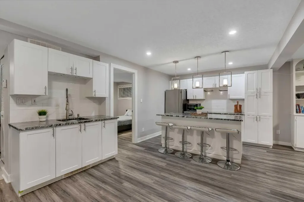 4143 Varsity Road NW Calgary AB T3B 2Y5