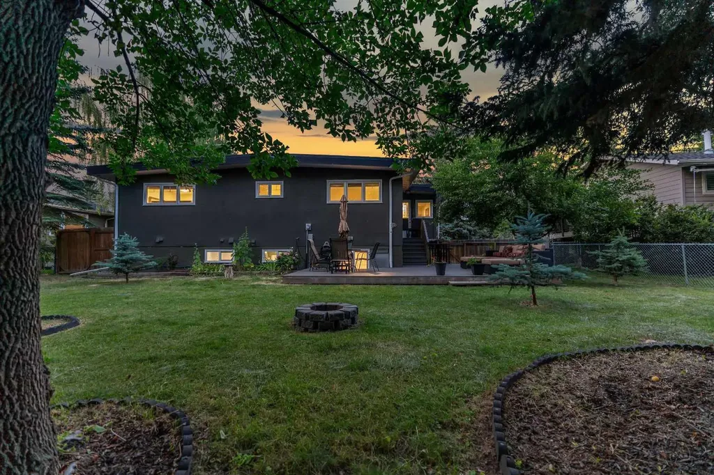 4143 Varsity Road NW Calgary AB T3B 2Y5