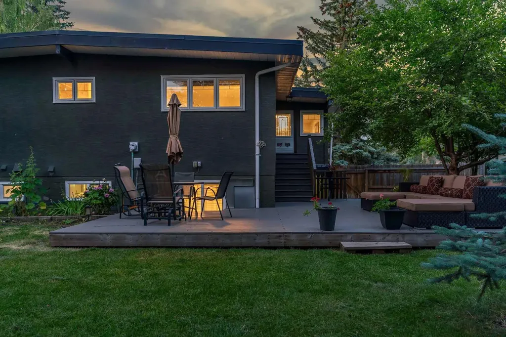 4143 Varsity Road NW Calgary AB T3B 2Y5