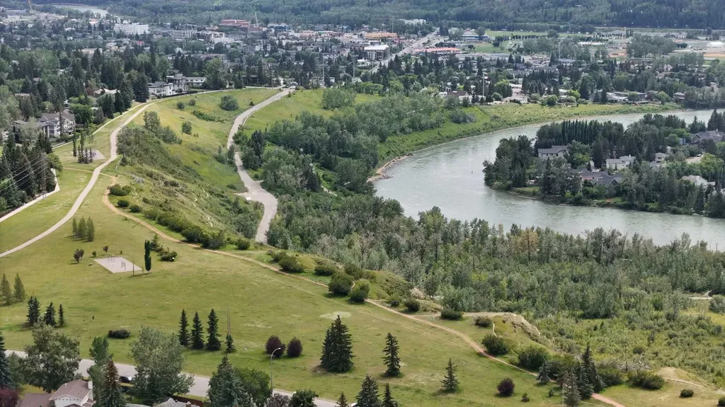 4143 Varsity Road NW Calgary AB T3B 2Y5