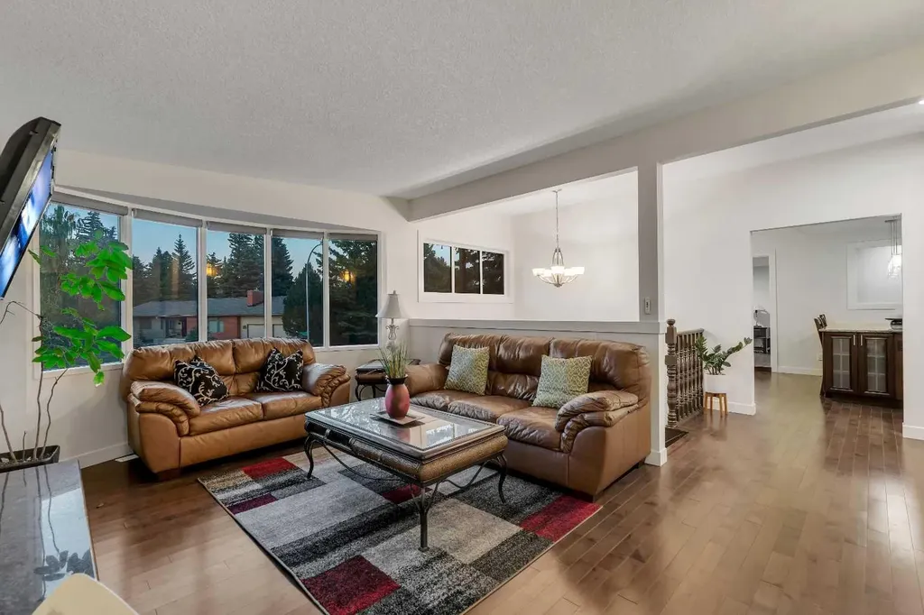4143 Varsity Road NW Calgary AB T3B 2Y5