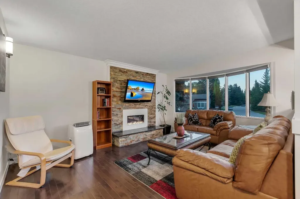 4143 Varsity Road NW Calgary AB T3B 2Y5
