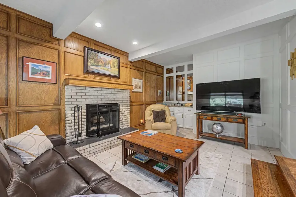 75 Deerbrook Road SE Calgary AB T2J 6G5
