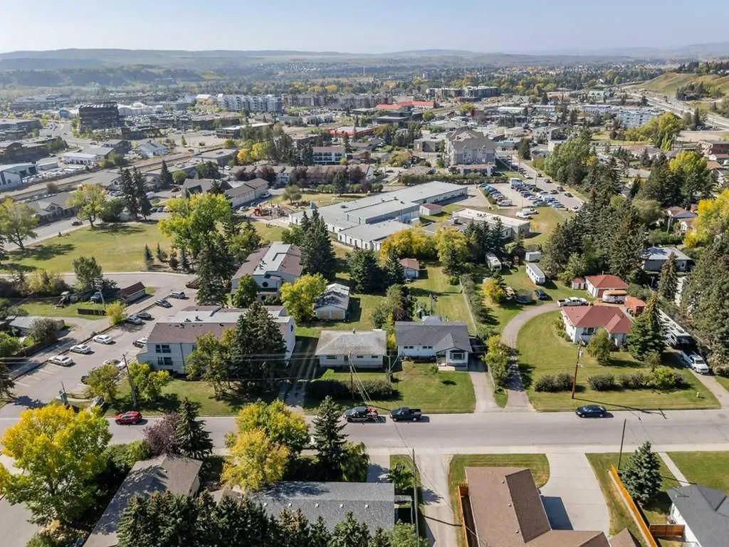 217 Ross Avenue Cochrane AB T4C1C9