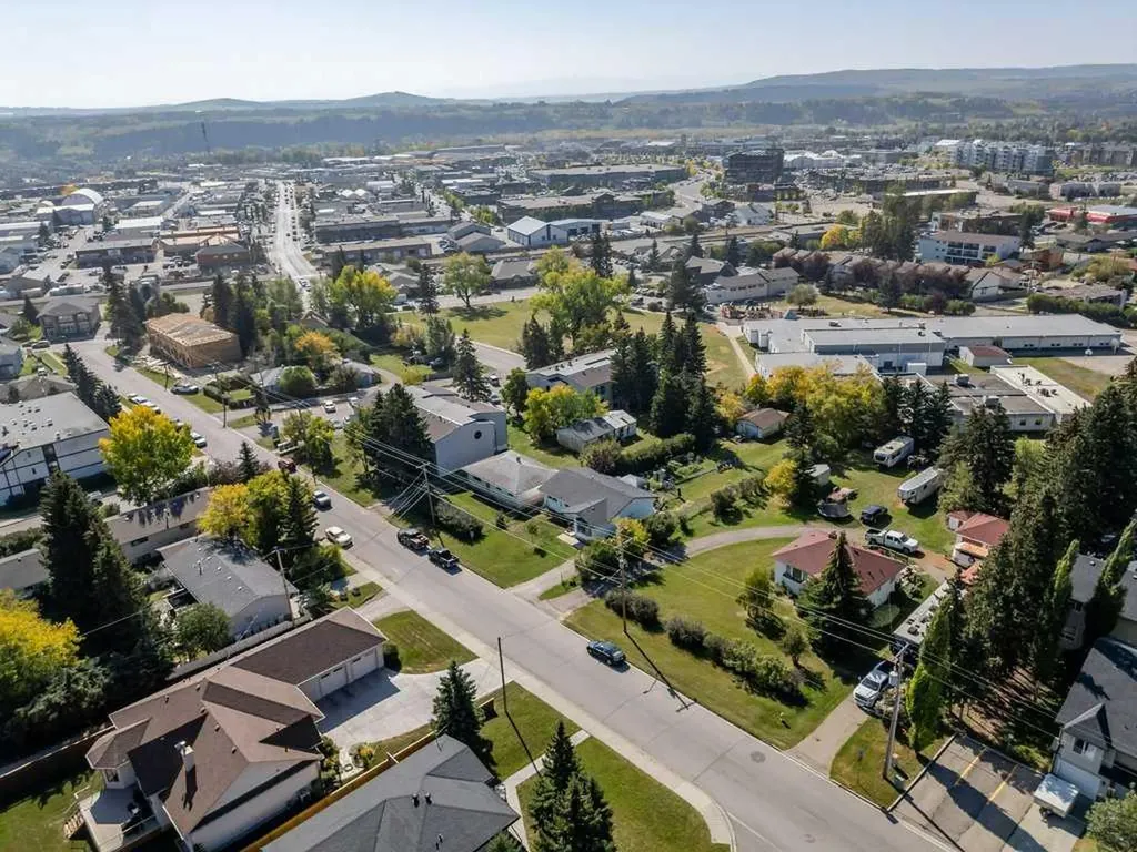217 Ross Avenue Cochrane AB T4C1C9