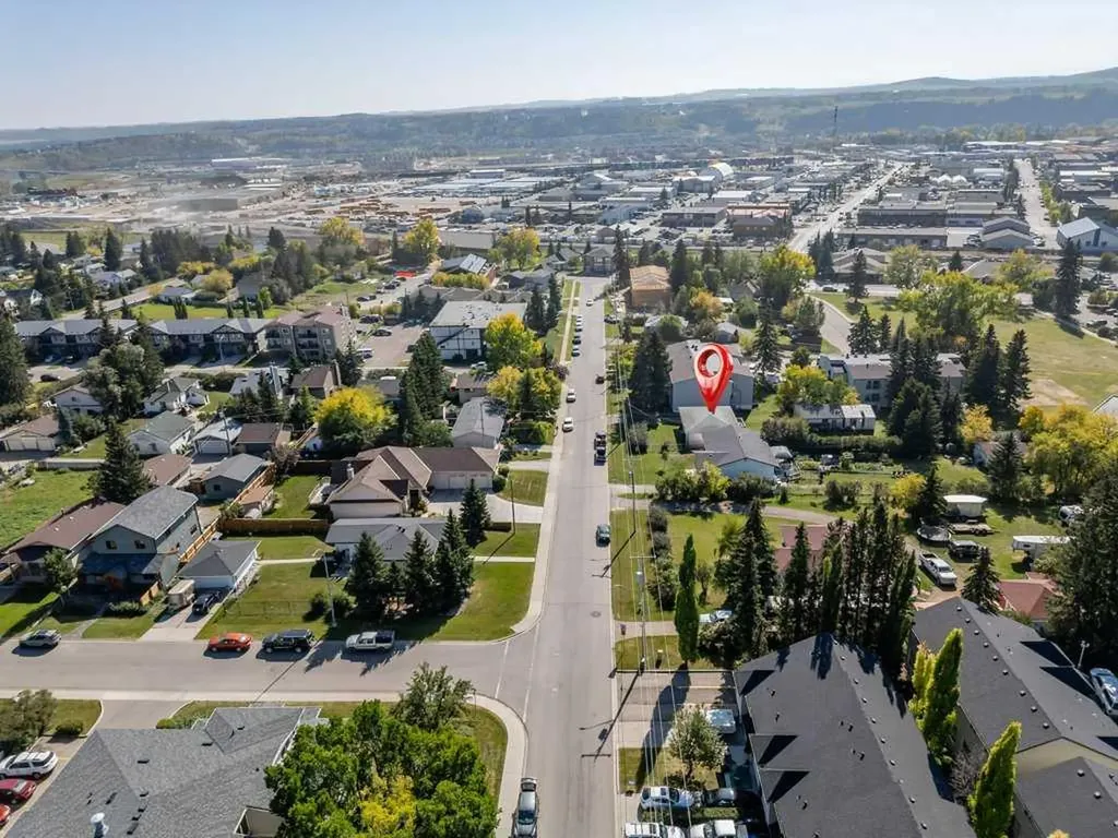 217 Ross Avenue Cochrane AB T4C1C9