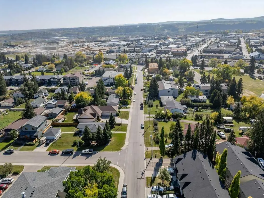 217 Ross Avenue Cochrane AB T4C1C9
