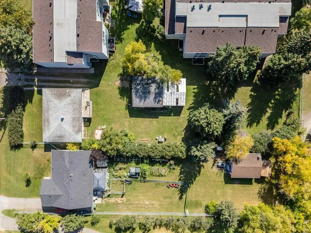 217 Ross Avenue Cochrane AB T4C1C9