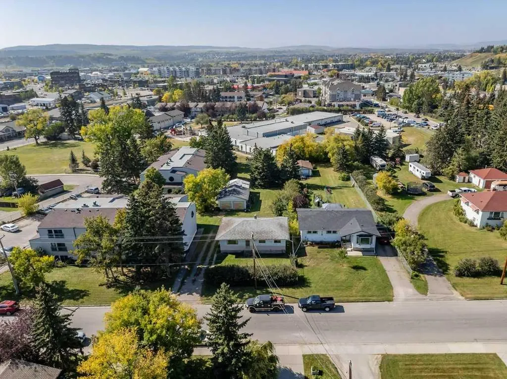 217 Ross Avenue Cochrane AB T4C1C9