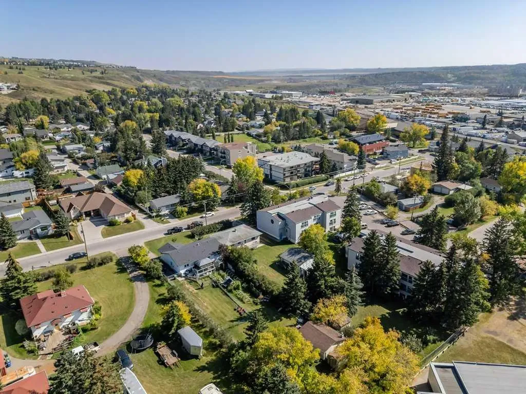 217 Ross Avenue Cochrane AB T4C1C9