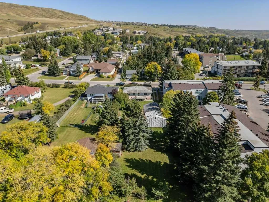 217 Ross Avenue Cochrane AB T4C1C9