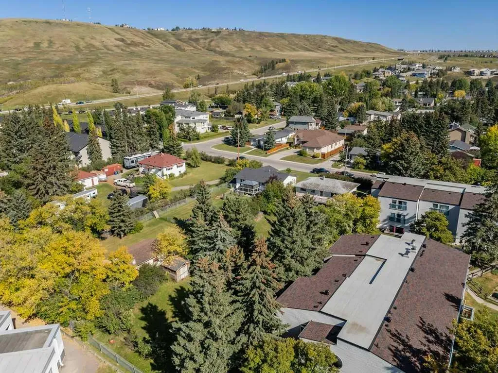 217 Ross Avenue Cochrane AB T4C1C9