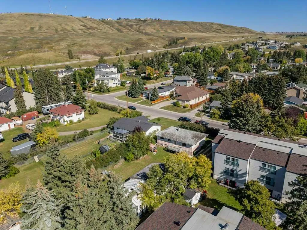 217 Ross Avenue Cochrane AB T4C1C9