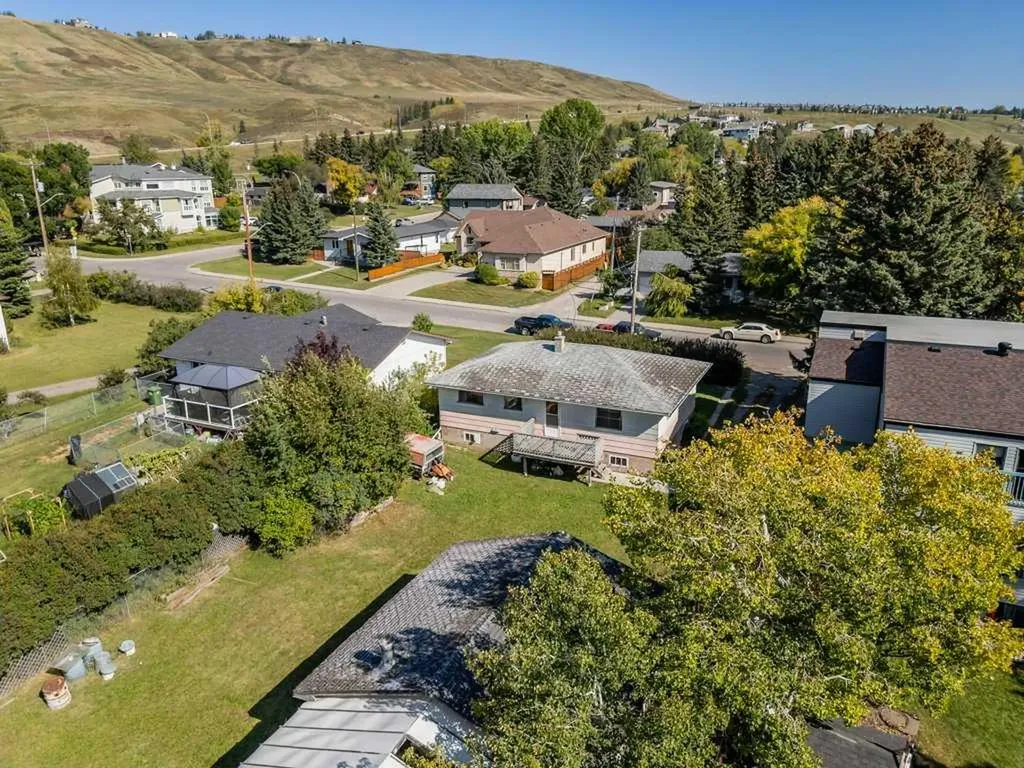 217 Ross Avenue Cochrane AB T4C1C9