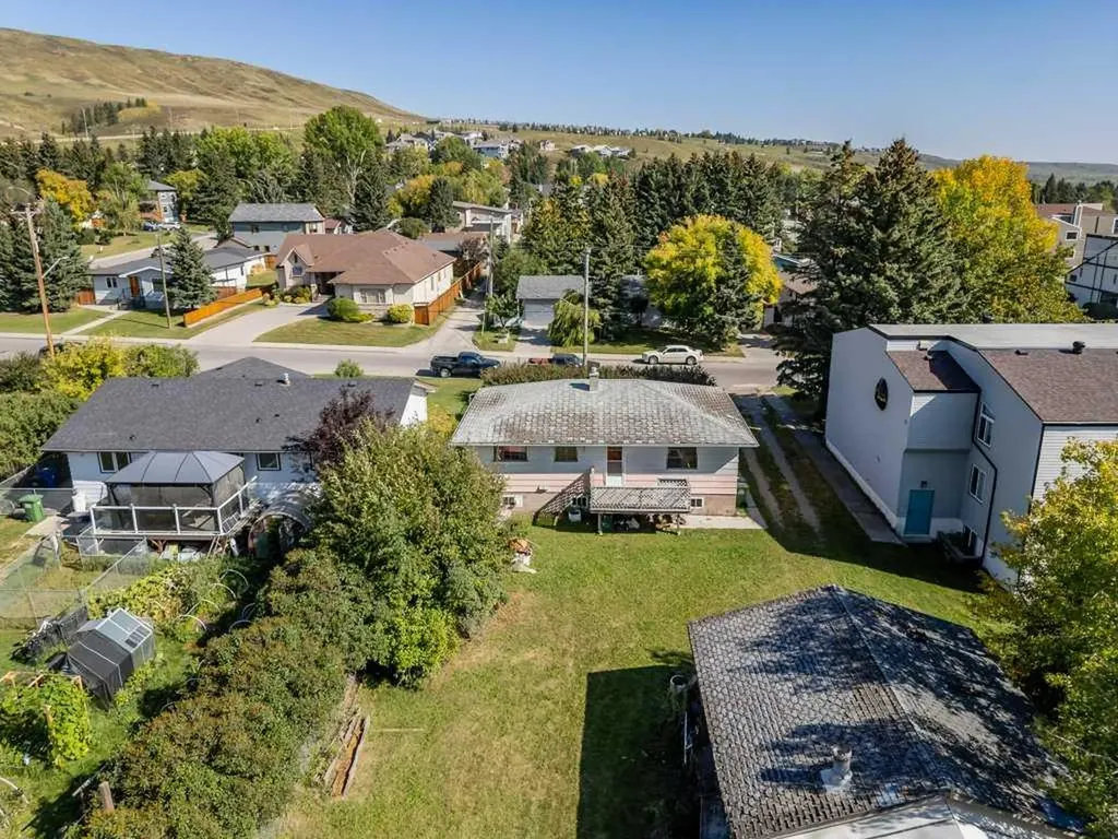 217 Ross Avenue Cochrane AB T4C1C9