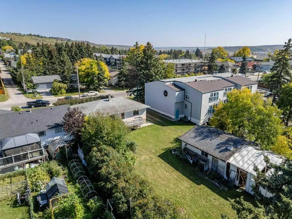 217 Ross Avenue Cochrane AB T4C1C9
