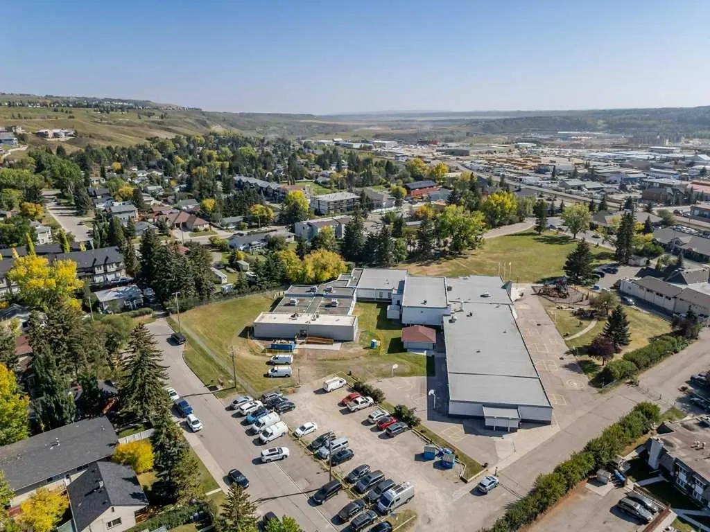 217 Ross Avenue Cochrane AB T4C1C9