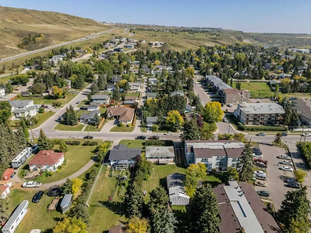217 Ross Avenue Cochrane AB T4C1C9