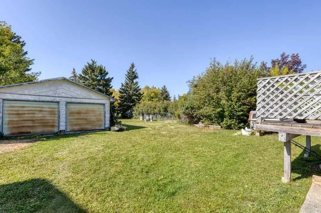 217 Ross Avenue Cochrane AB T4C1C9