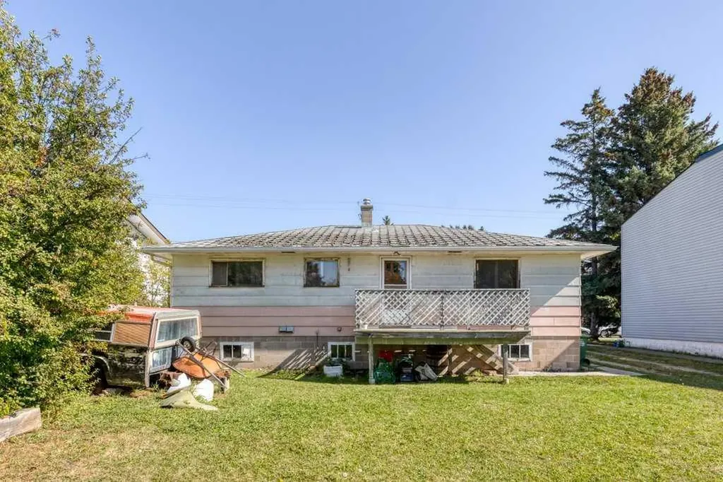 217 Ross Avenue Cochrane AB T4C1C9