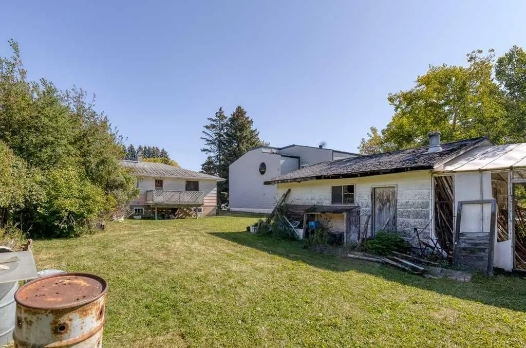 217 Ross Avenue Cochrane AB T4C1C9