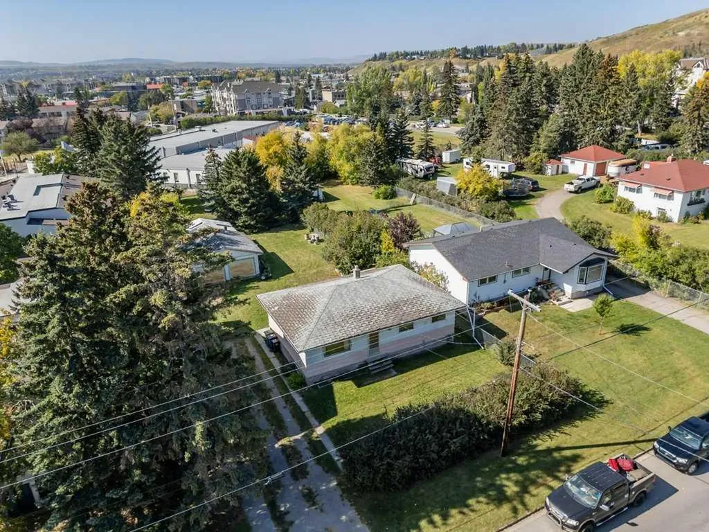 217 Ross Avenue Cochrane AB T4C1C9