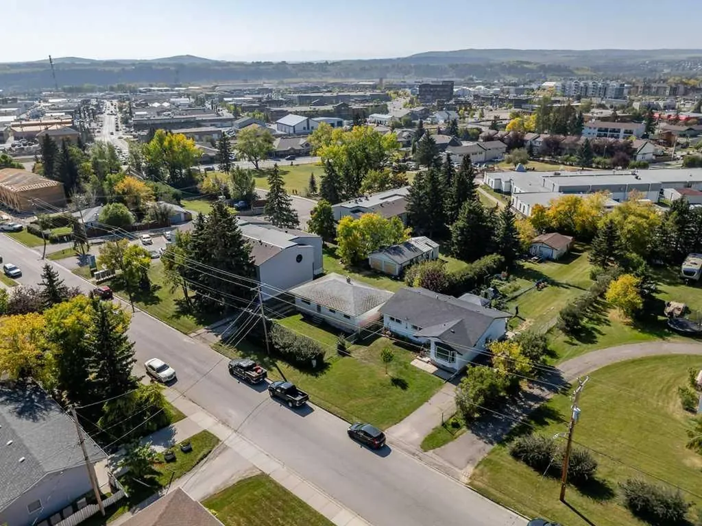 217 Ross Avenue Cochrane AB T4C1C9