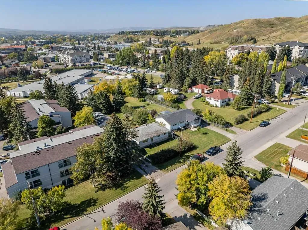 217 Ross Avenue Cochrane AB T4C1C9