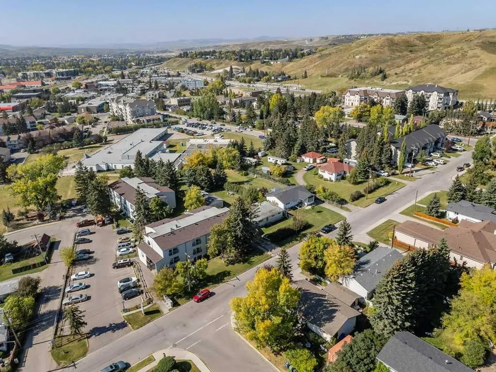 217 Ross Avenue Cochrane AB T4C1C9