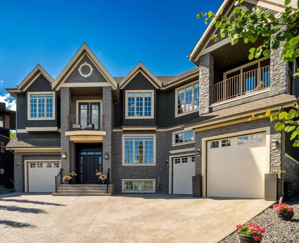 11 Elveden Place SW Calgary AB T3H 0L1