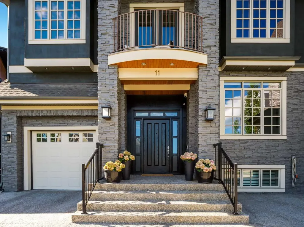 11 Elveden Place SW Calgary AB T3H 0L1