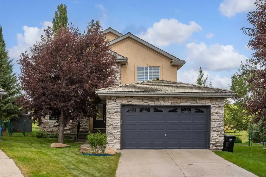 81 Royal Crest Terrace NW Calgary AB T3G 4M2
