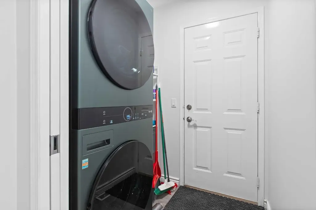 81 Royal Crest Terrace NW Calgary AB T3G 4M2