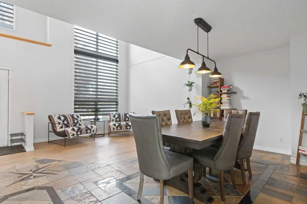 81 Royal Crest Terrace NW Calgary AB T3G 4M2