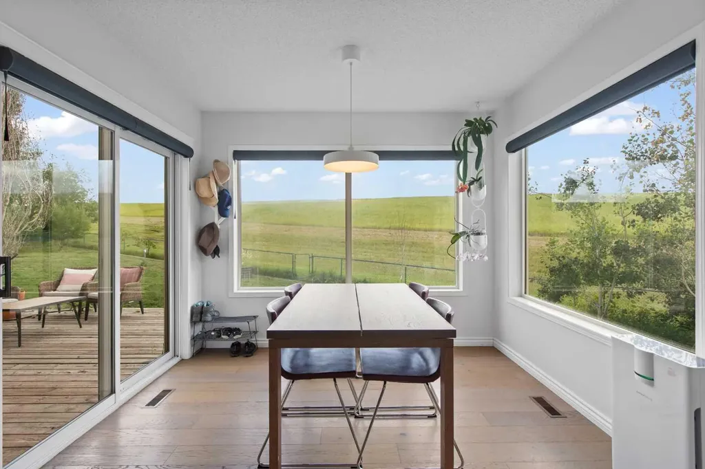 81 Royal Crest Terrace NW Calgary AB T3G 4M2