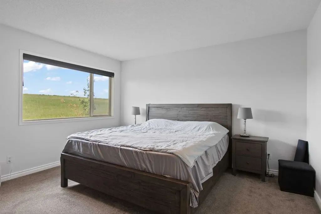 81 Royal Crest Terrace NW Calgary AB T3G 4M2