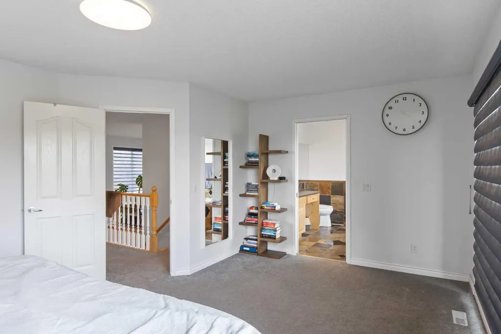 81 Royal Crest Terrace NW Calgary AB T3G 4M2