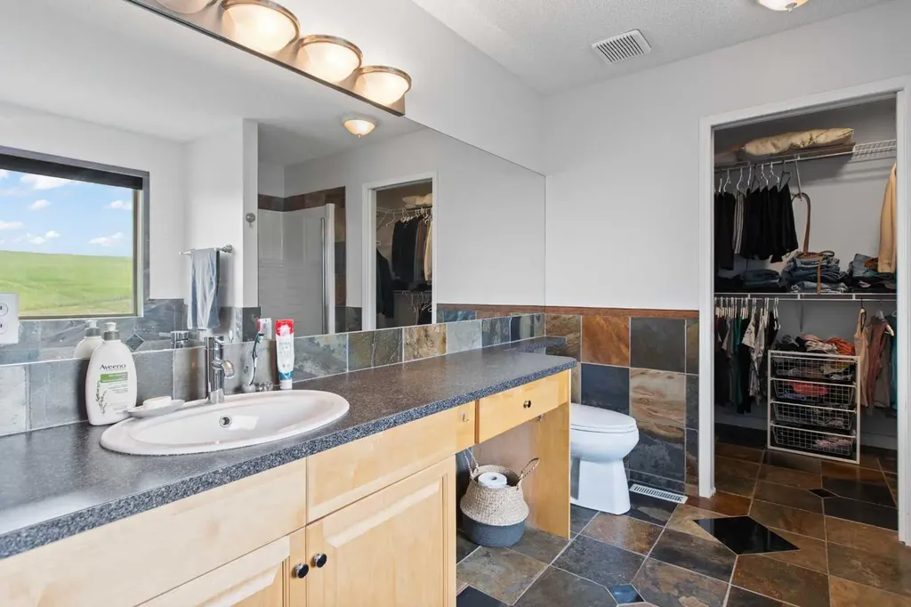 81 Royal Crest Terrace NW Calgary AB T3G 4M2