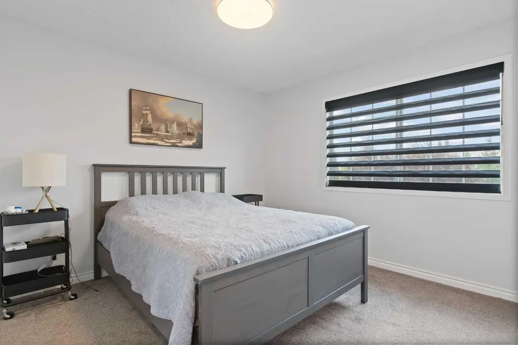 81 Royal Crest Terrace NW Calgary AB T3G 4M2