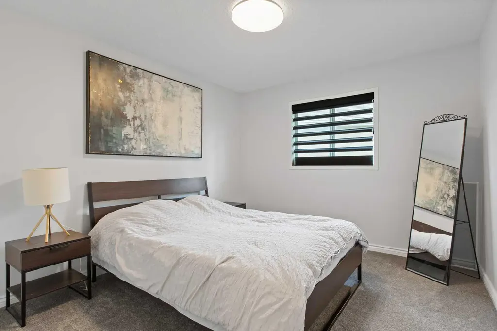 81 Royal Crest Terrace NW Calgary AB T3G 4M2