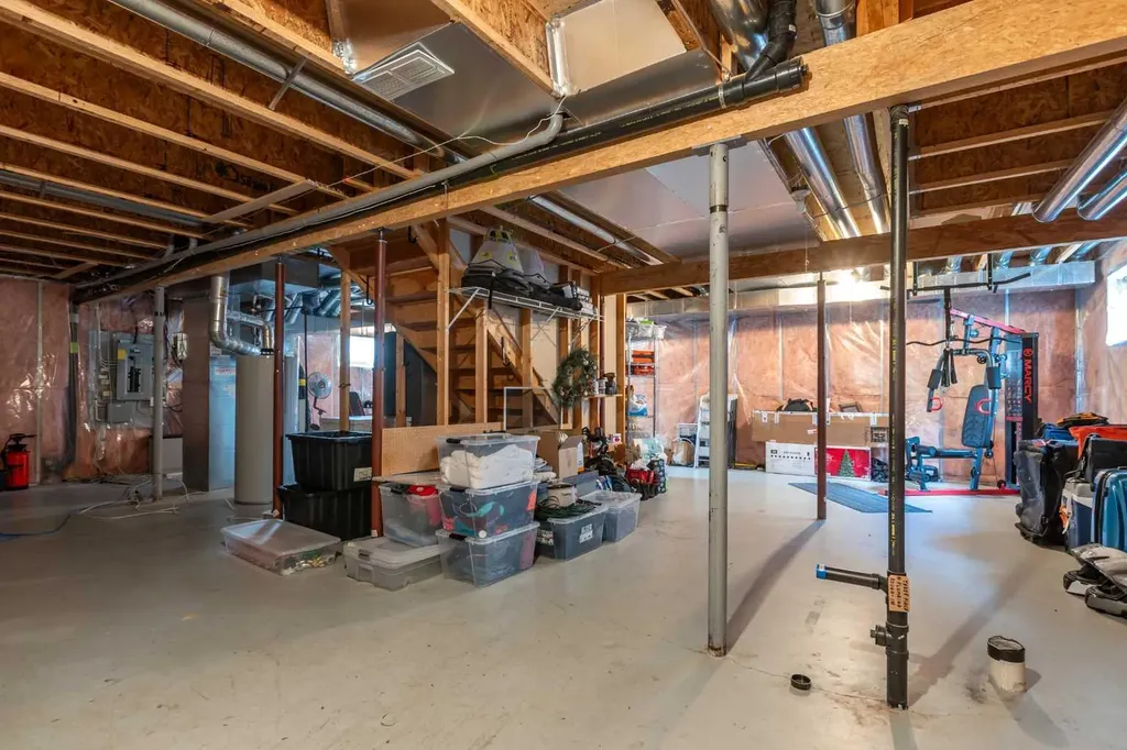 81 Royal Crest Terrace NW Calgary AB T3G 4M2