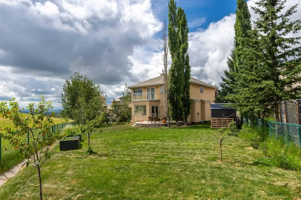 81 Royal Crest Terrace NW Calgary AB T3G 4M2