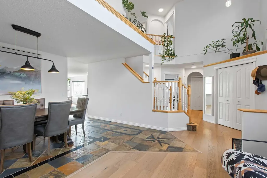 81 Royal Crest Terrace NW Calgary AB T3G 4M2