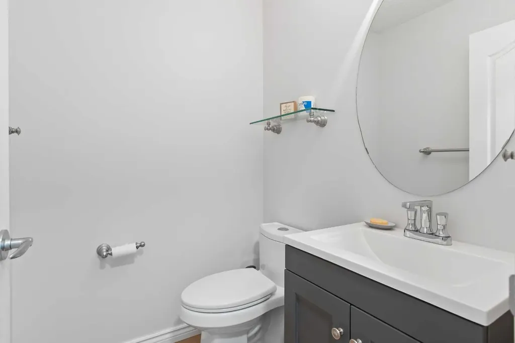 81 Royal Crest Terrace NW Calgary AB T3G 4M2