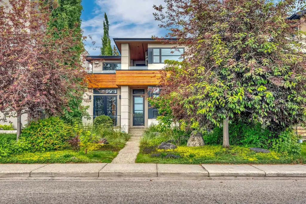 2008 38 Avenue SW Calgary AB T2T 2K4