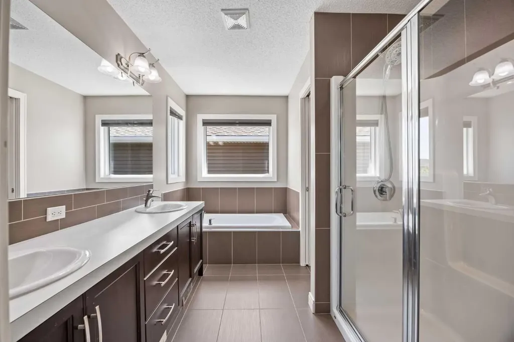 63 Redstone Gardens NE Calgary AB T3N 0J8