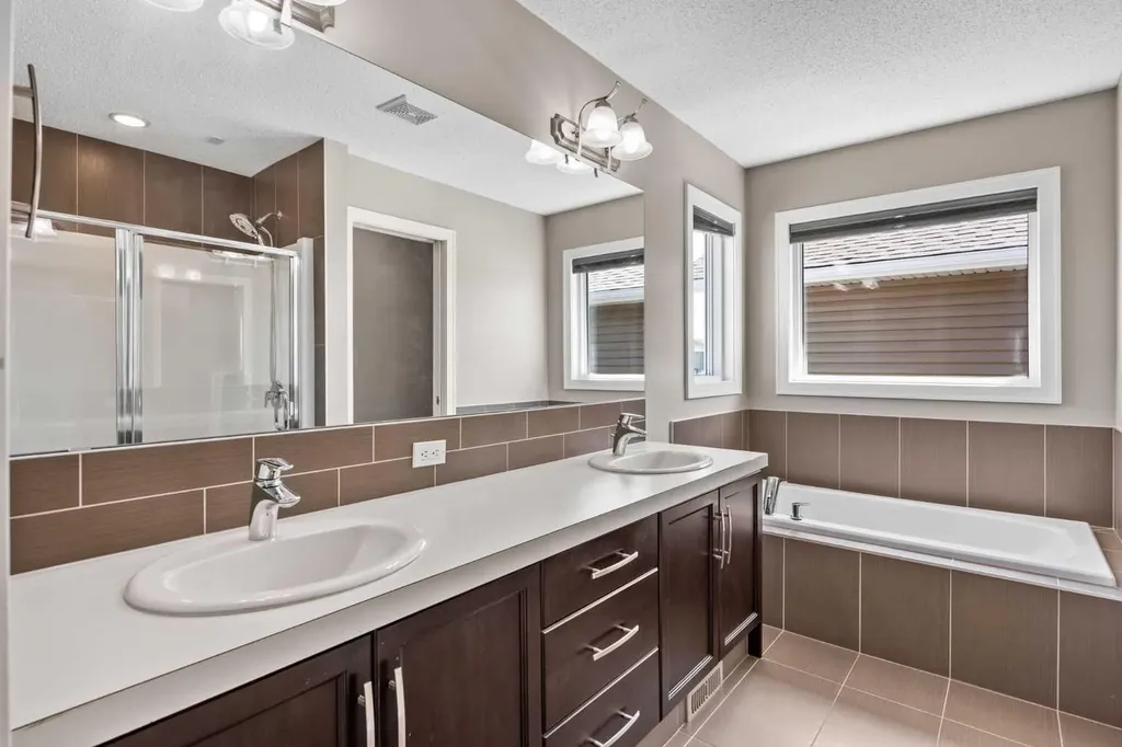 63 Redstone Gardens NE Calgary AB T3N 0J8