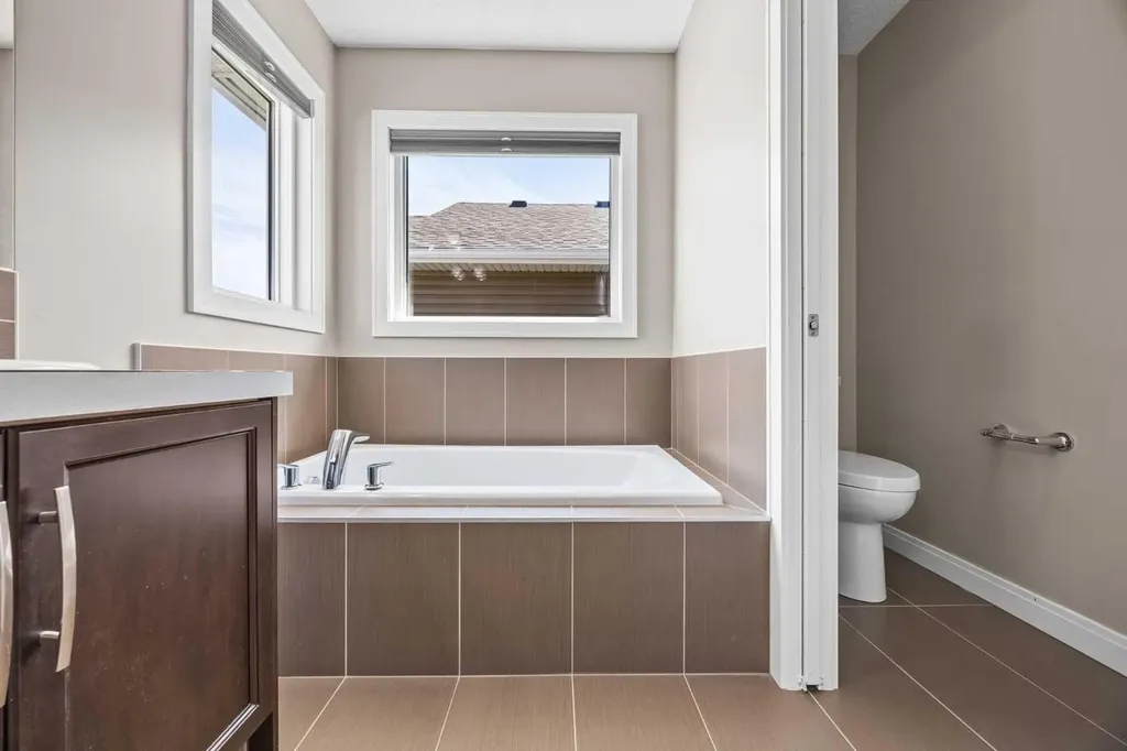 63 Redstone Gardens NE Calgary AB T3N 0J8