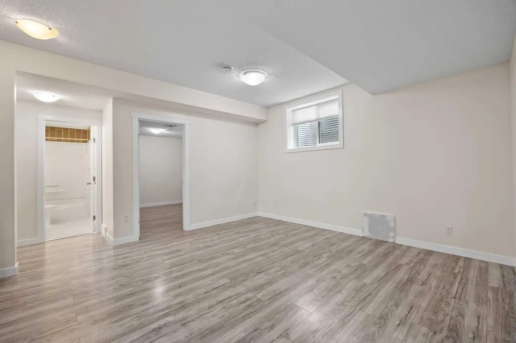 63 Redstone Gardens NE Calgary AB T3N 0J8